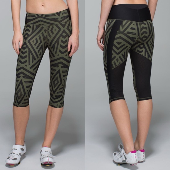 Lululemon Clip In Crop - Picture 2 of 6